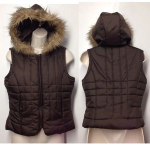 Jennifer J women’s. Brown vest size s  zip up